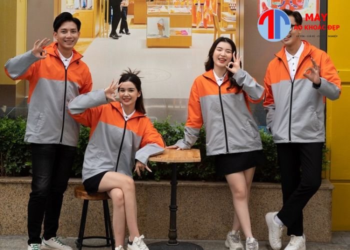 áo khoác đồng phục giá bao nhiêu