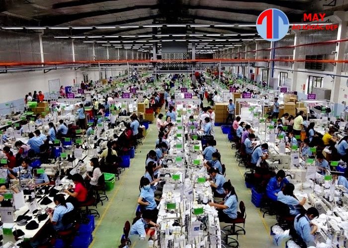 may áo khoác đồng phục cho học sinh