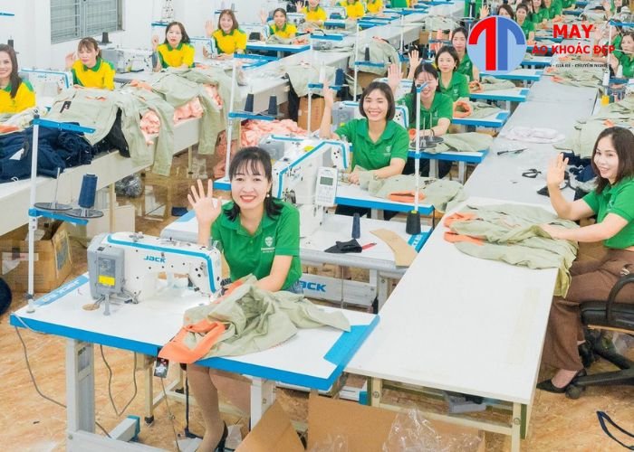 xưởng may áo khoác đồng phục giá rẻ