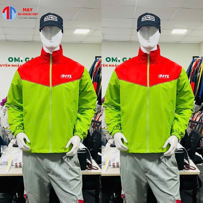 Ao-khoac-dong-phuc-cong-ty-mau-xanh-la-chuoi-phoi-do